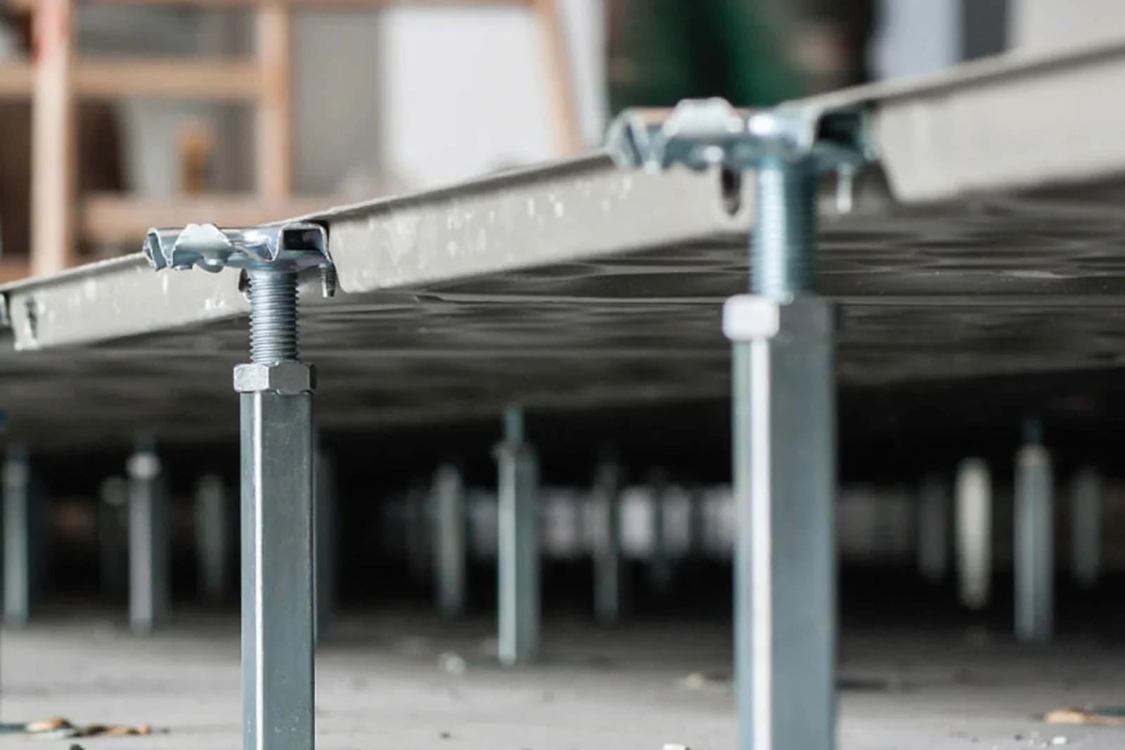 Instalação de pisos elevados